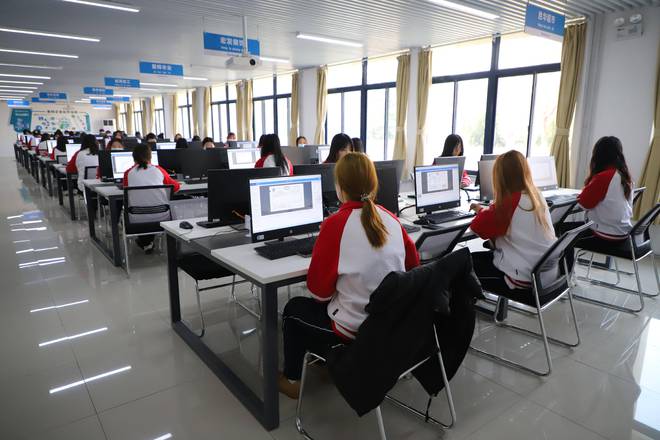 高端智庫看山東|助推職業(yè)教育現(xiàn)代化 專家團(tuán)赴威海職業(yè)學(xué)院開展深度調(diào)研